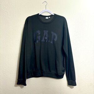 GAP Classic Black Sweatshirt with Tonal Logo – Size Medium | Cozy Casual Wear